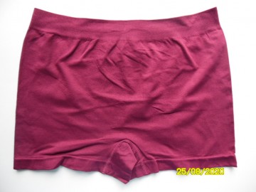 Achterzijde van M&B B3152 Bordeaux boxershort met elastisch microfiber materiaal.