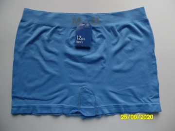 Vooraanzicht van M&B B3152 naadloze boxershort in lichtblauw met aansluitende pasvorm